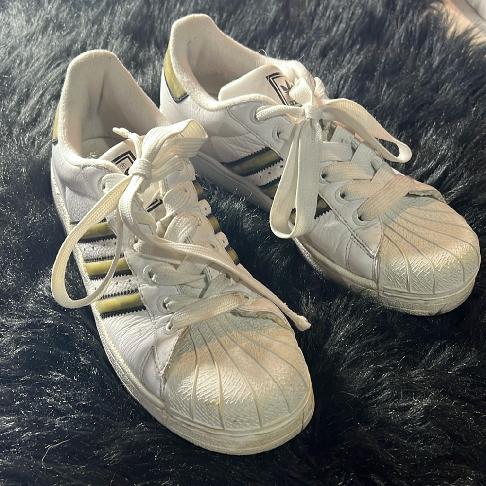 ADIDAS men’s 6 (women’s 8) white leather shell toe
